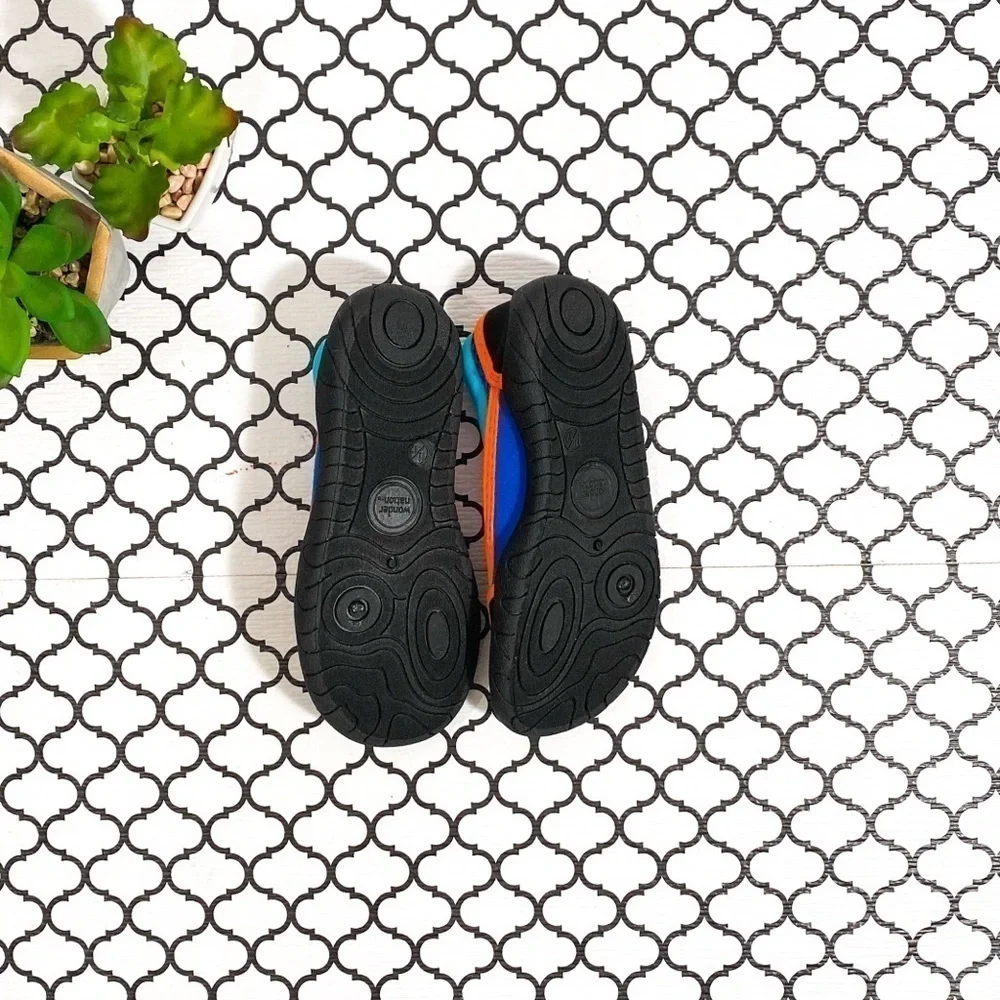 Wonder Nation water shoes